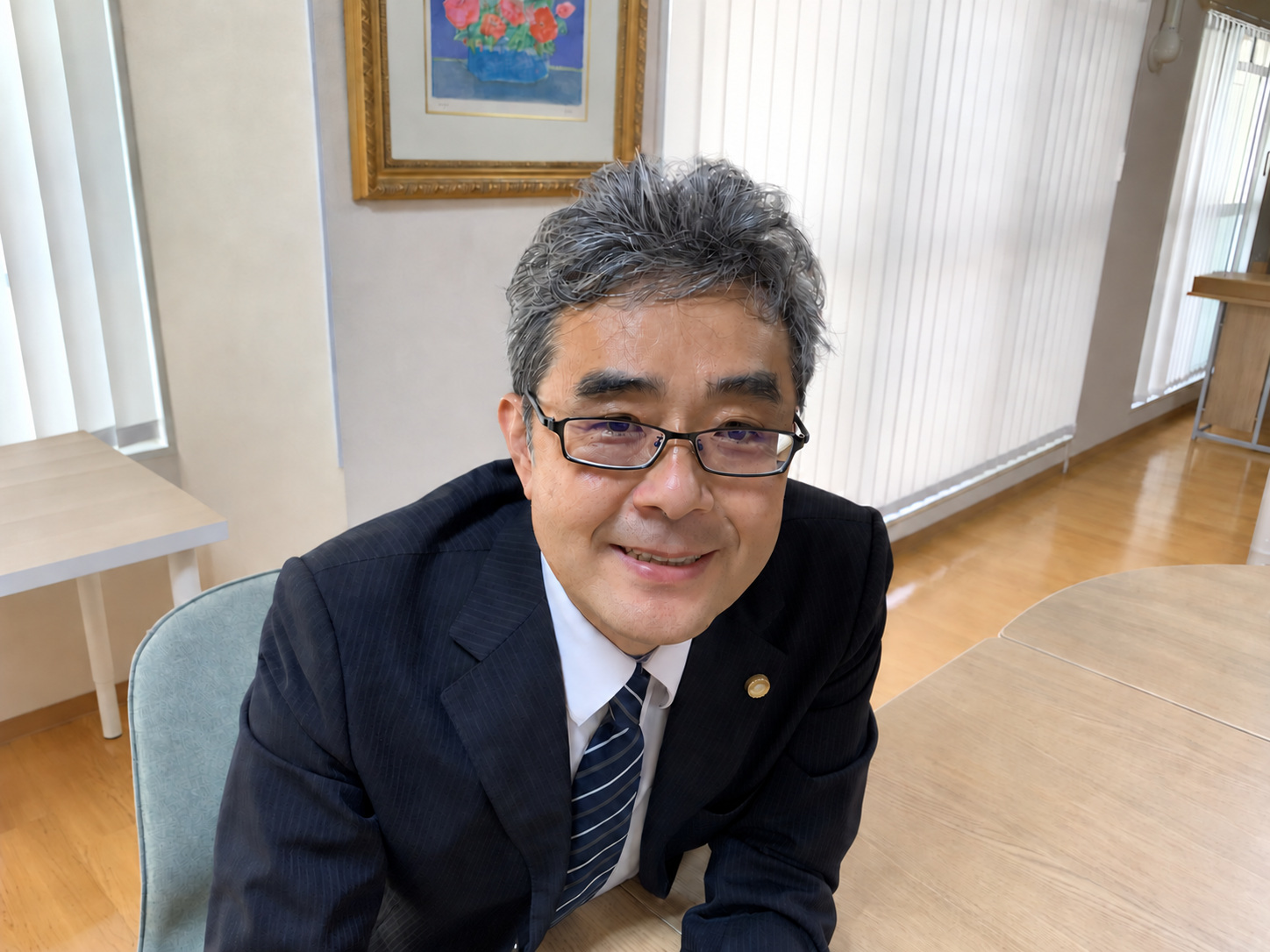 相談室で向き合う弁護士 杉山弘剛