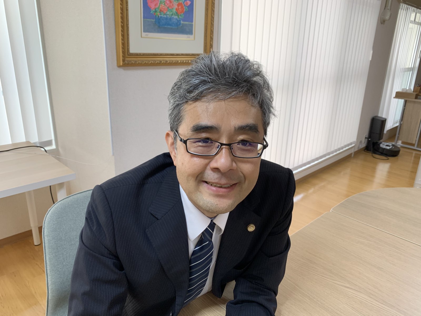 相談室で向き合う弁護士 杉山弘剛